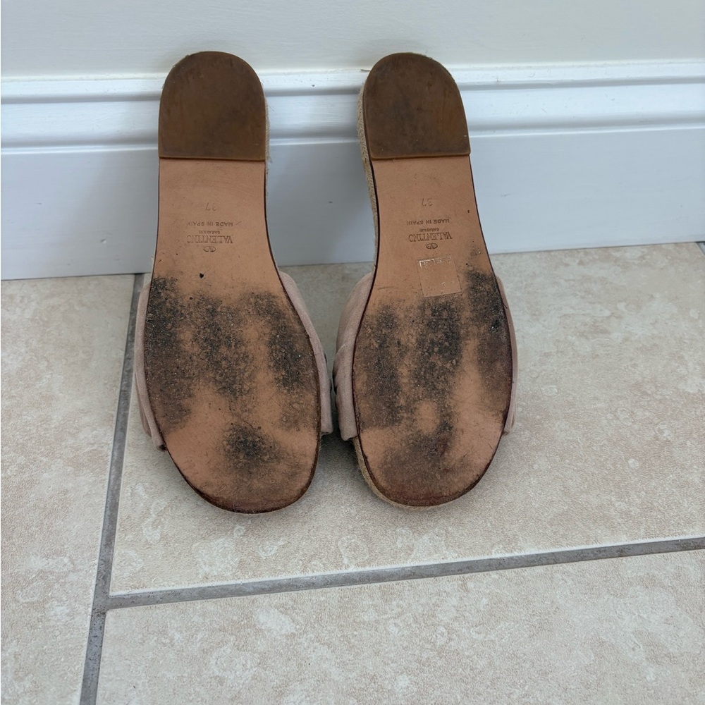 Valentino Garavani Taupe Bow Sandals - Picture 5 of 7
